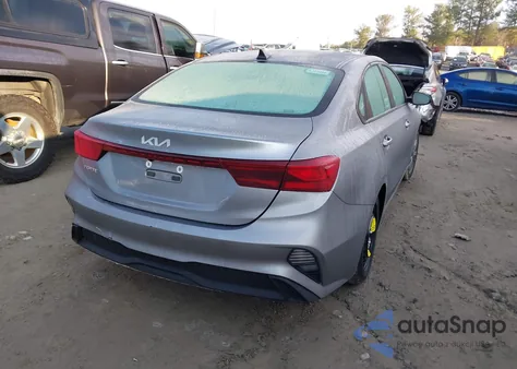 2024 Kia Forte Lxs z USA, uszkodzony, nr VIN 3KPF24AD3RE727926